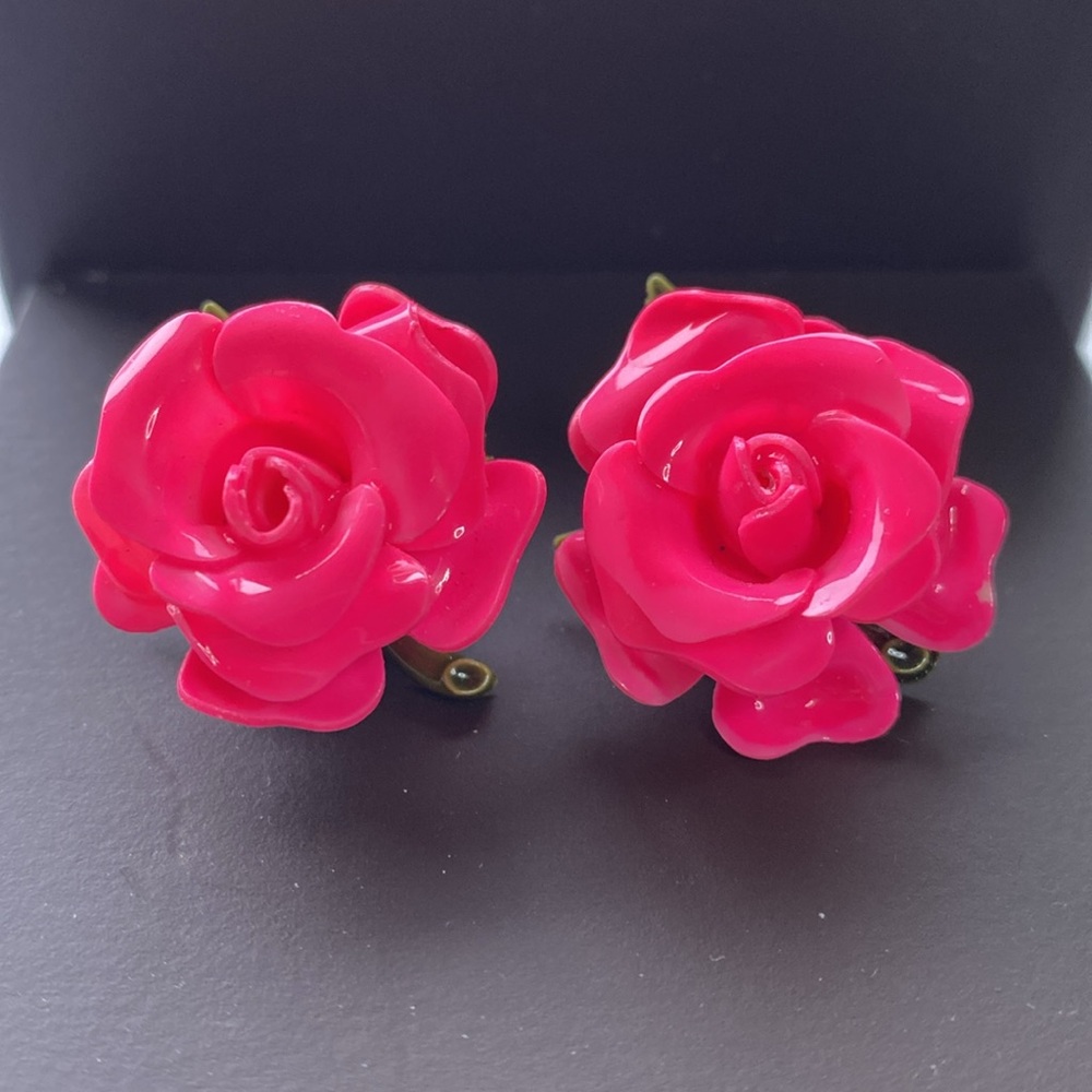 Vintage clip on earrings and matching brooch from 1940-1950s Era in England.